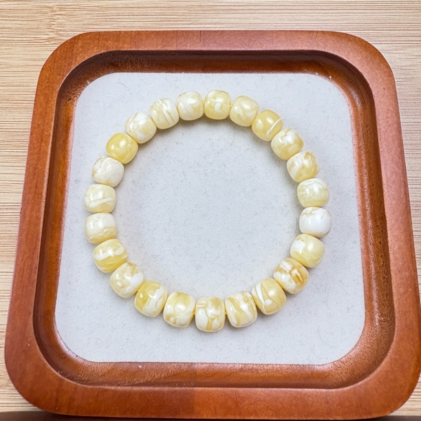 9.8mm 12.71 原矿俄料瓷白妖花蜜蜡手串 保真有质检证书