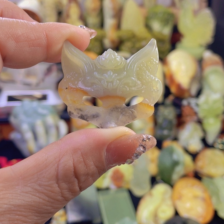 蛇纹石玉未镶嵌颈饰