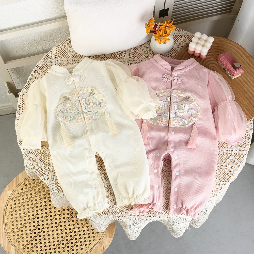 春秋款新生婴儿衣服洋气国风连体哈衣爬服薄款女宝宝满月外出哈衣