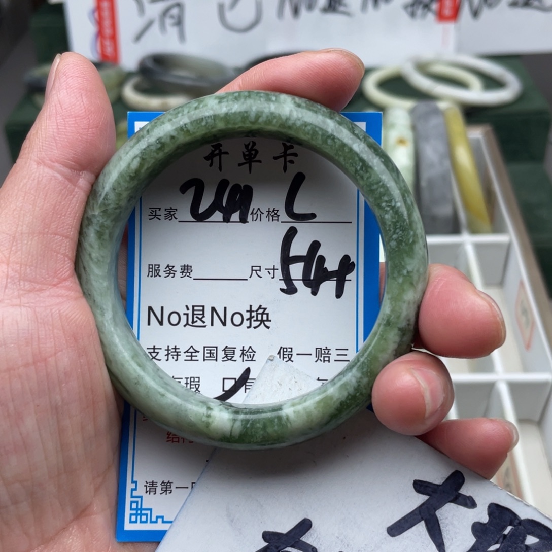 ໑***运蛇纹石玉未镶嵌手镯