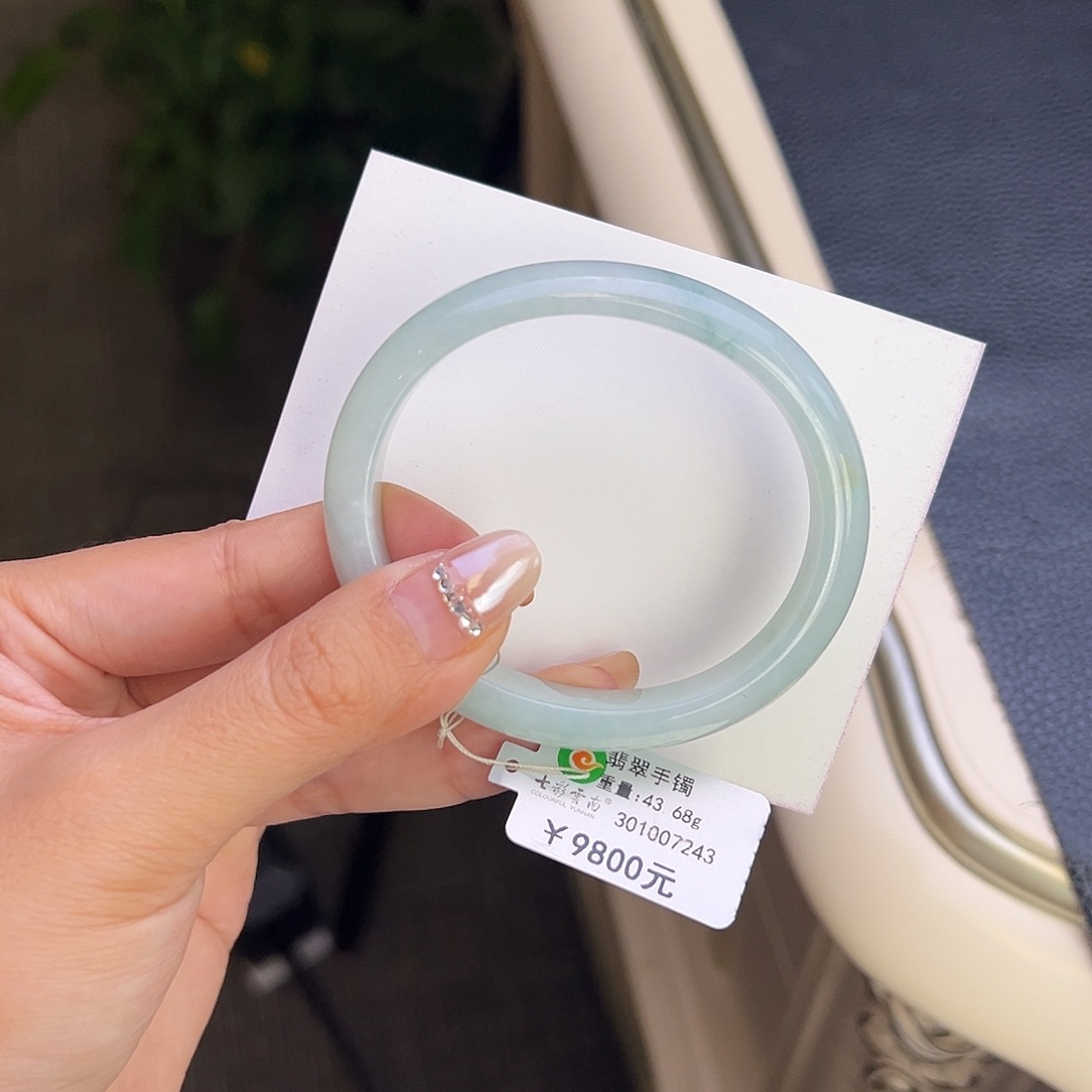 翡翠未镶嵌手镯56贵妃