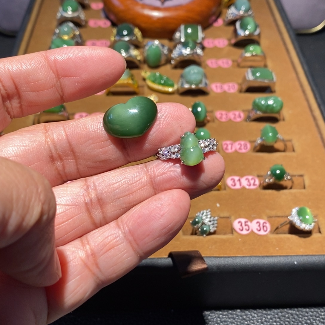 一***阳和田玉未镶嵌戒指