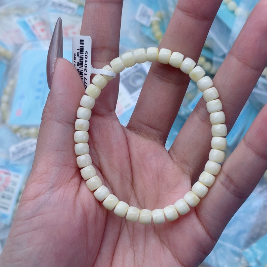 蜜蜡裸石未镶嵌蜜蜡52