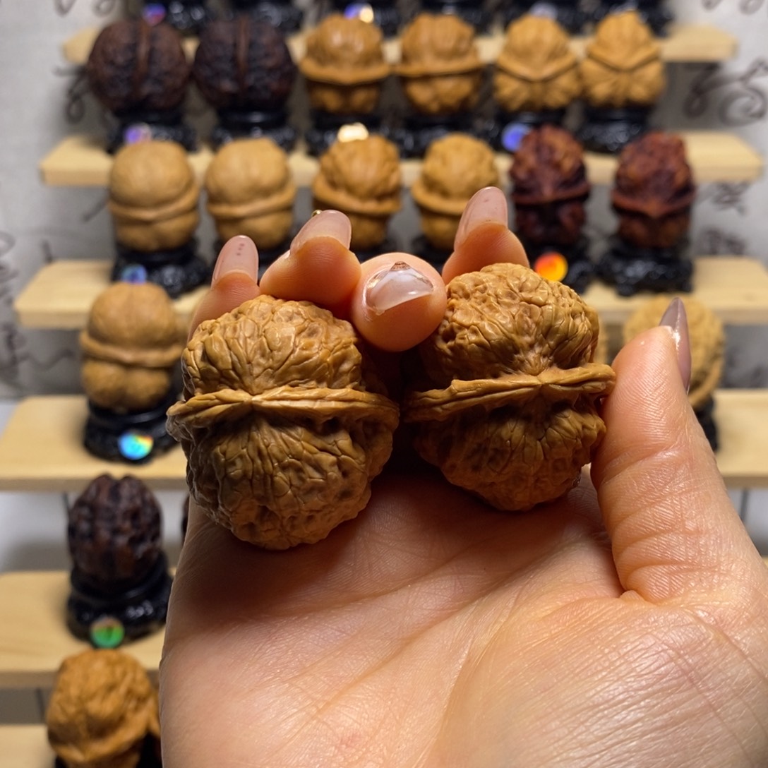 文玩核桃把件龙麟舍利