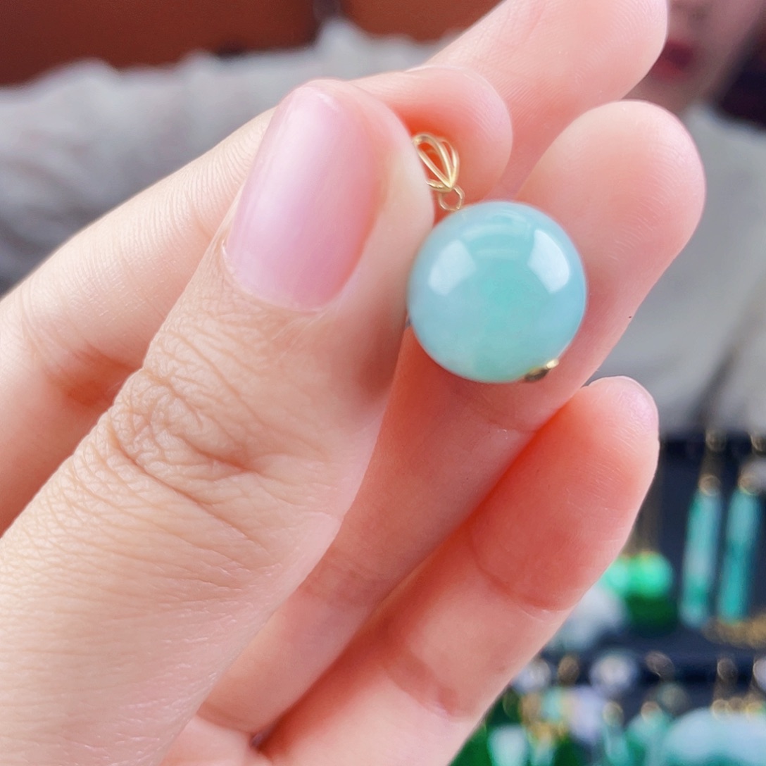 翡翠18K金镶嵌颈饰饰品