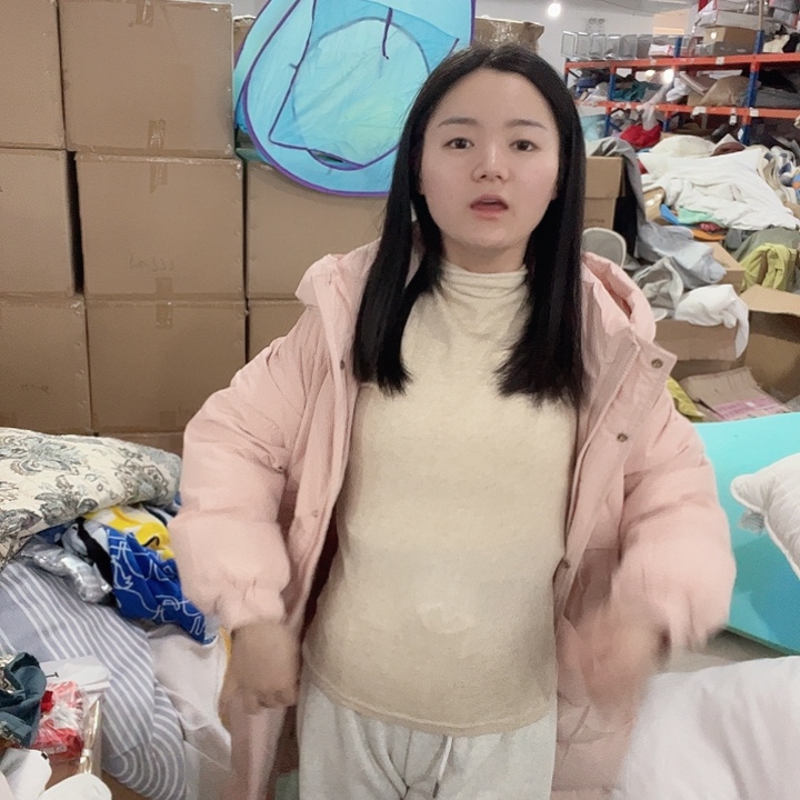 米色内搭。  m。  啦啦啦啦