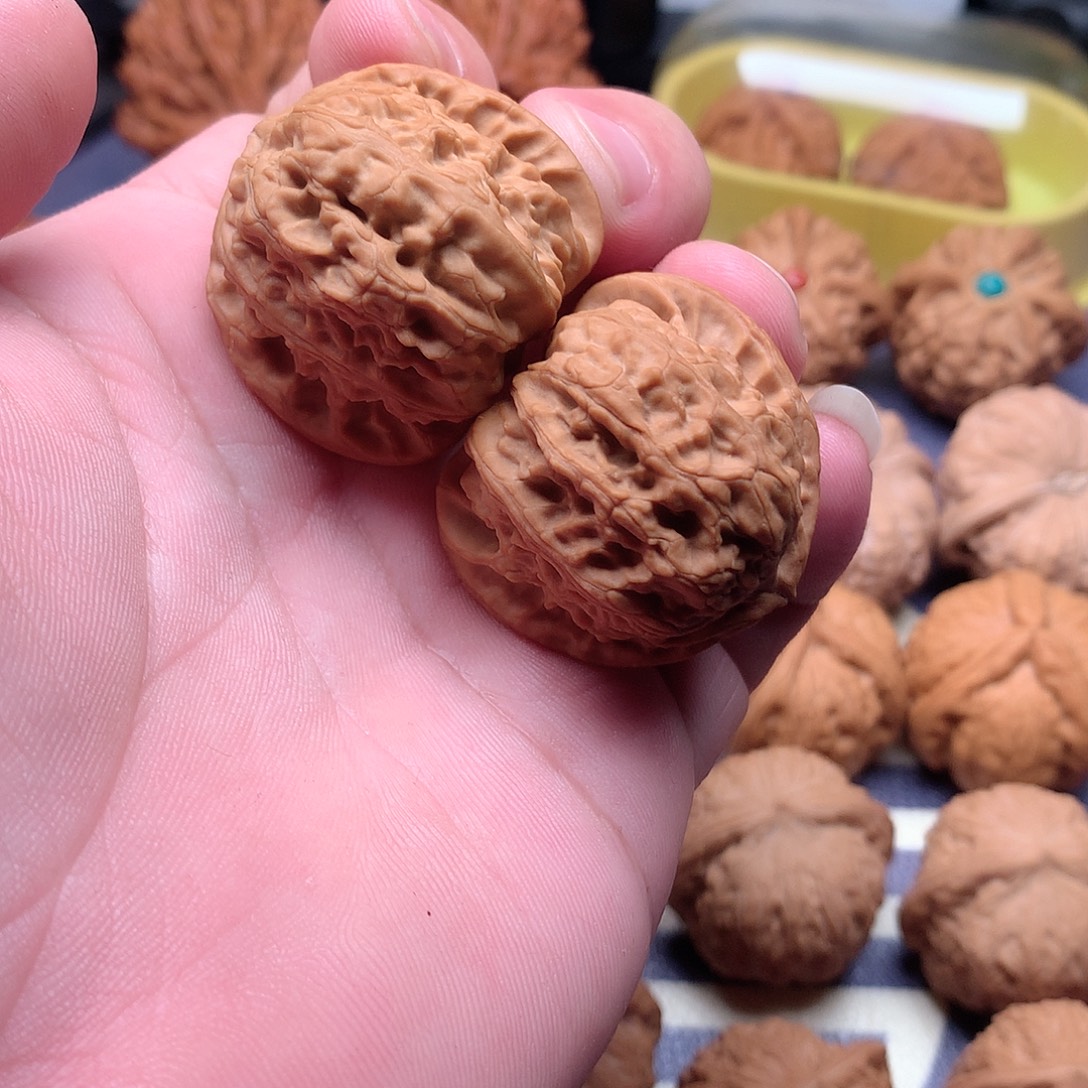 茂***容文玩核桃把件三角白