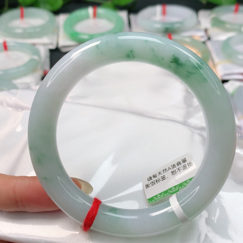 【闪购商品】翡翠手镯未镶嵌人****泪天然翡翠手镯