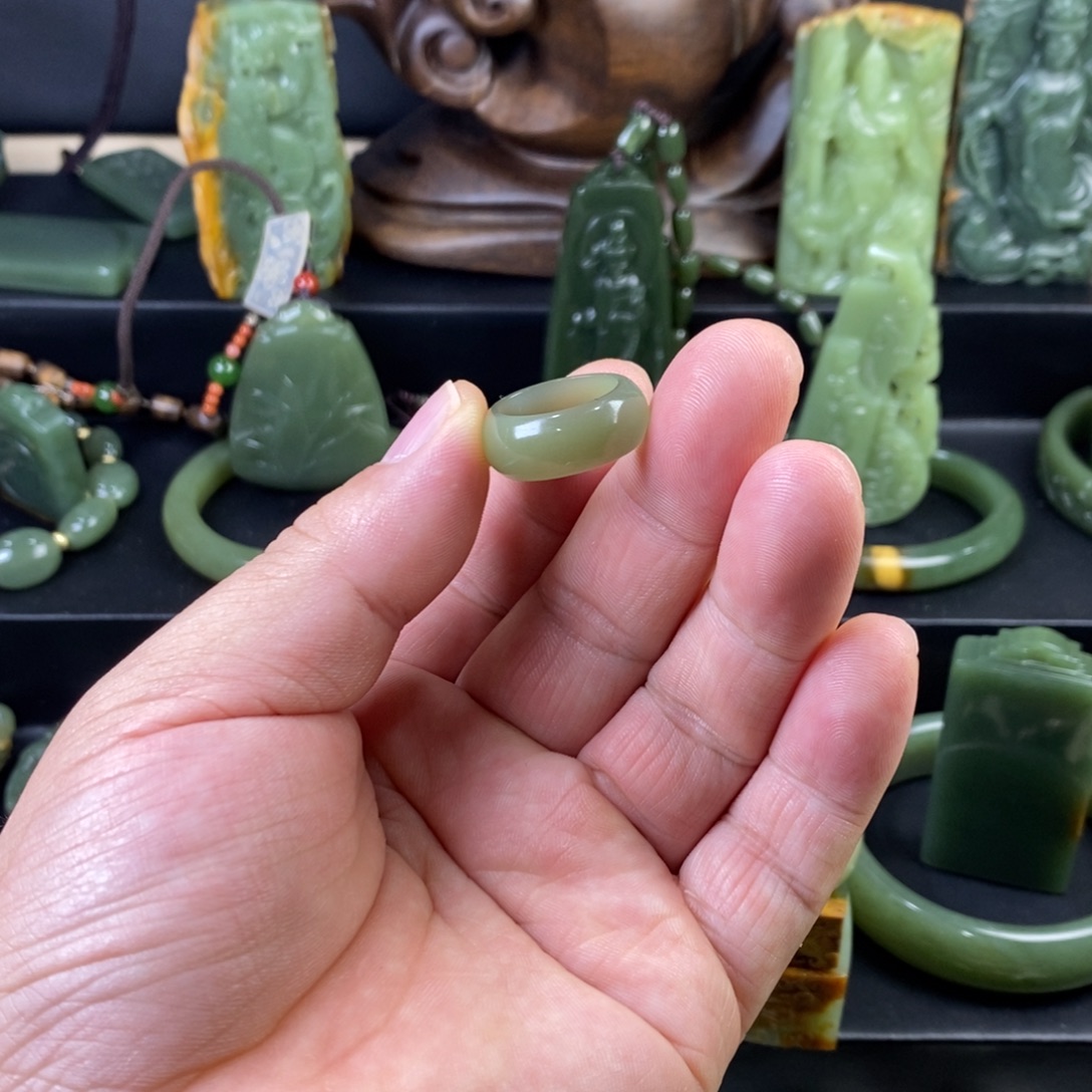 林***缘岫岩老玉（透闪石质玉）未镶嵌颈饰