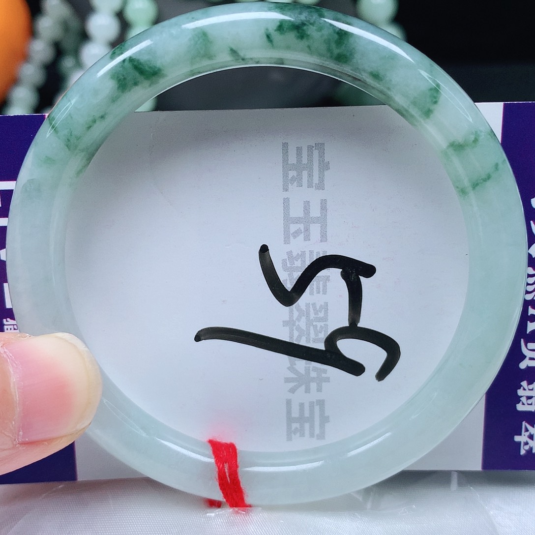 翡翠手镯未镶嵌54圈口