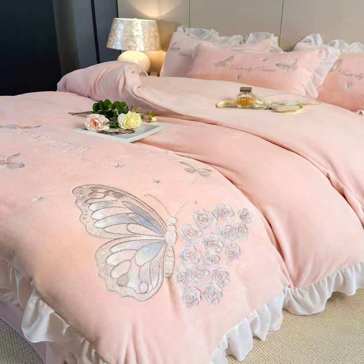 韩版少女风刺绣花边款牛奶绒四件套被套欧式床品套件