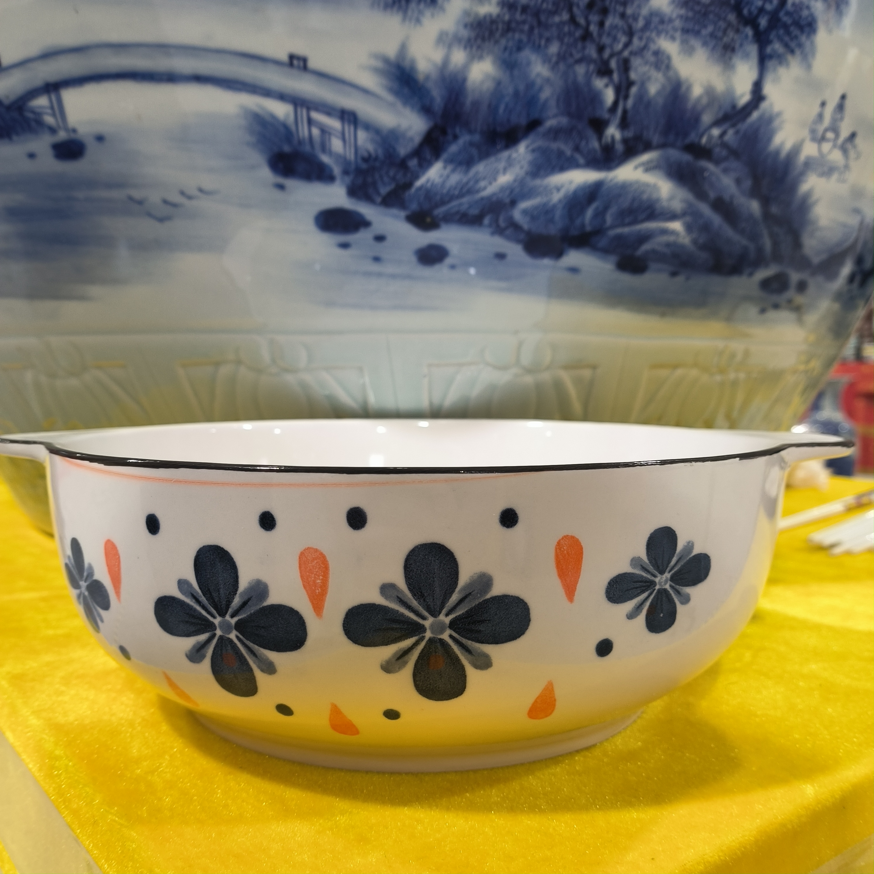 双耳小蓝花大瓷碗