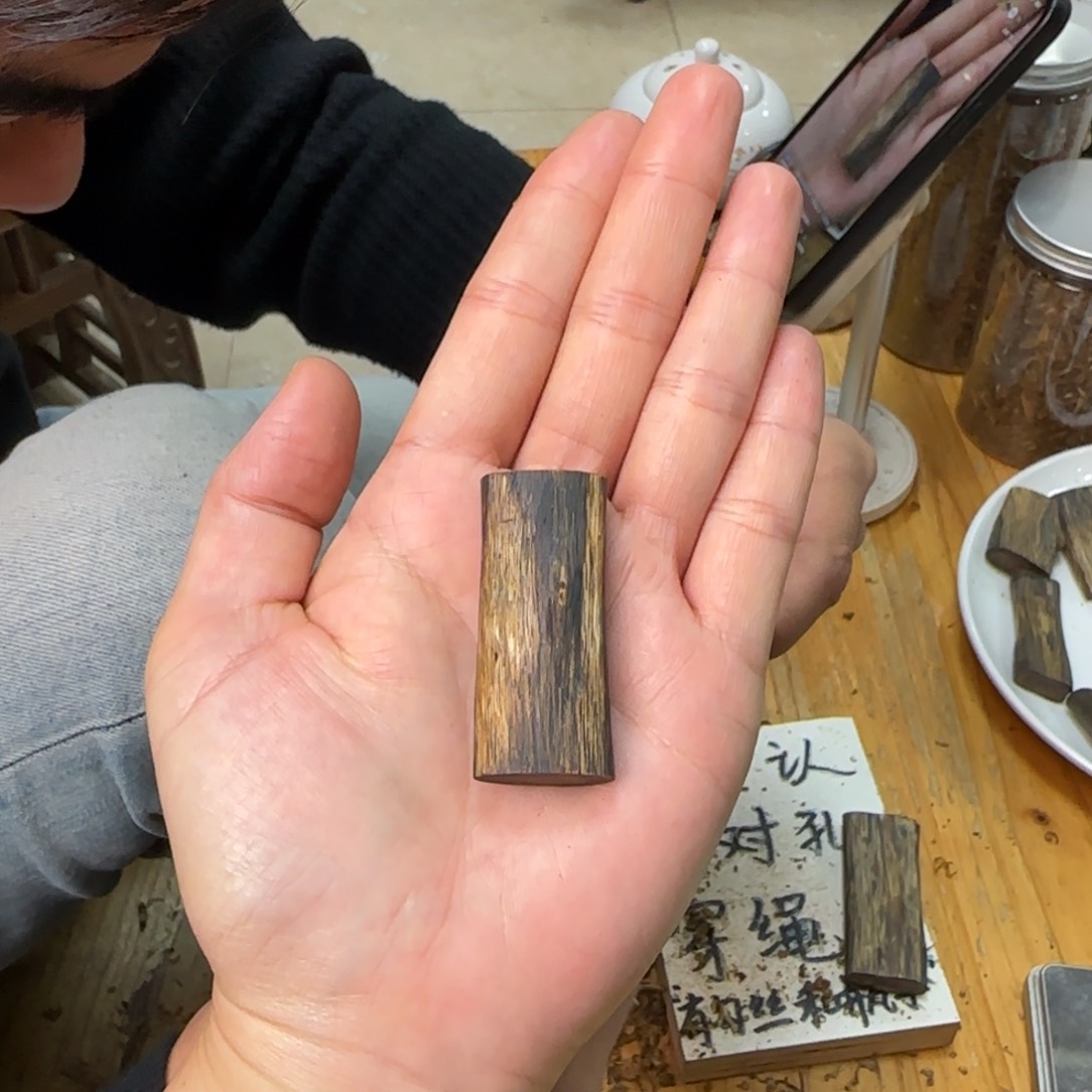 沉香吊坠素牌绿奇6.3克