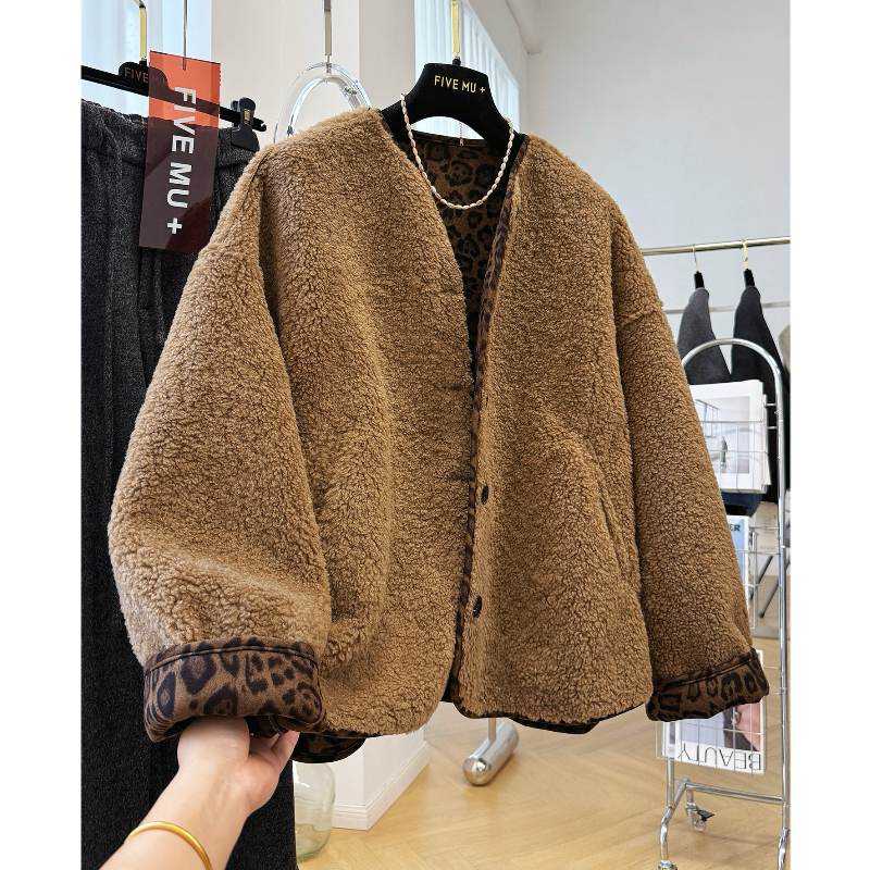 韩系高级感麂皮绒仿皮毛一体巨好看的短款羊羔绒外套女冬季