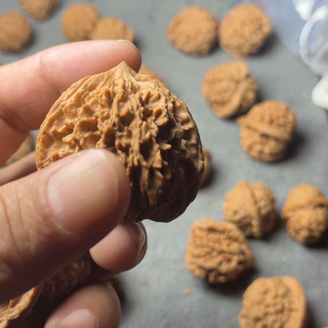 8***6吊坠文玩核桃大刺