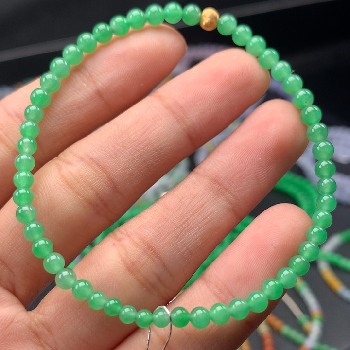 翡翠手镯未镶嵌卡