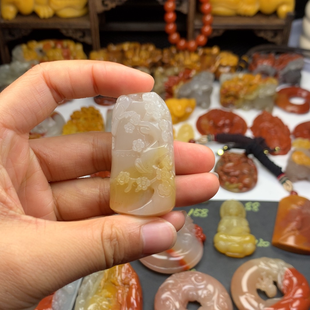 石英质玉（黄龙玉）挂件未镶嵌