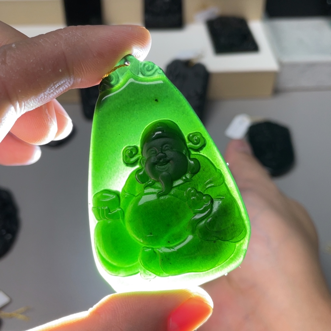 未镶嵌蛇纹石玉吊坠