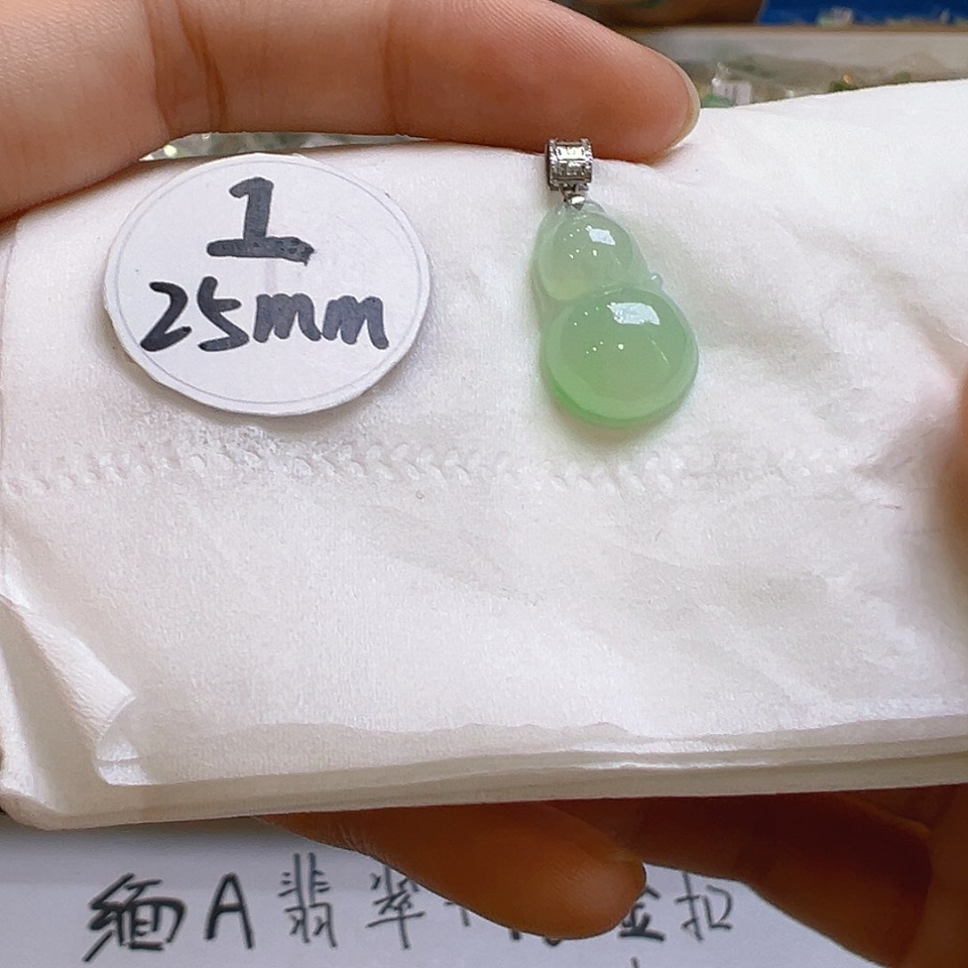 翡翠吊坠(不含链)18K金镶嵌翡翠