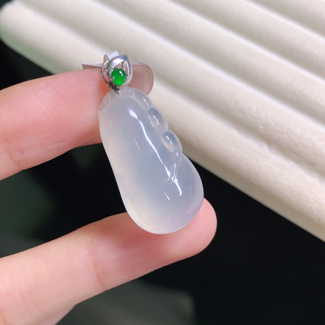 翡翠颈饰18K金镶嵌瓜