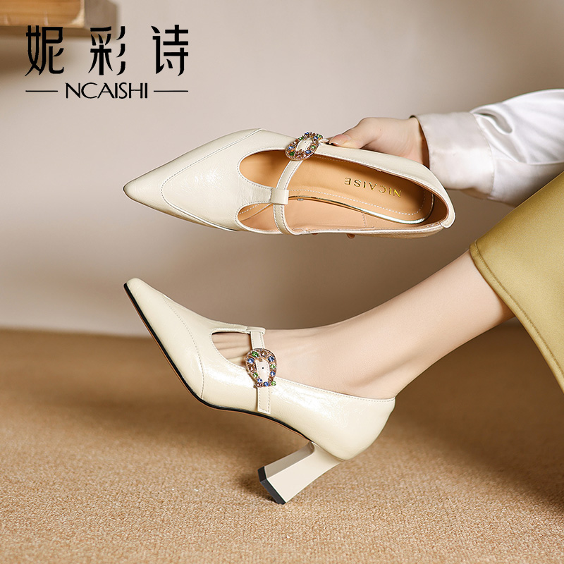 2025年新款法式气质单鞋粗跟皮带扣时尚尖头浅口一字带女鞋1320M