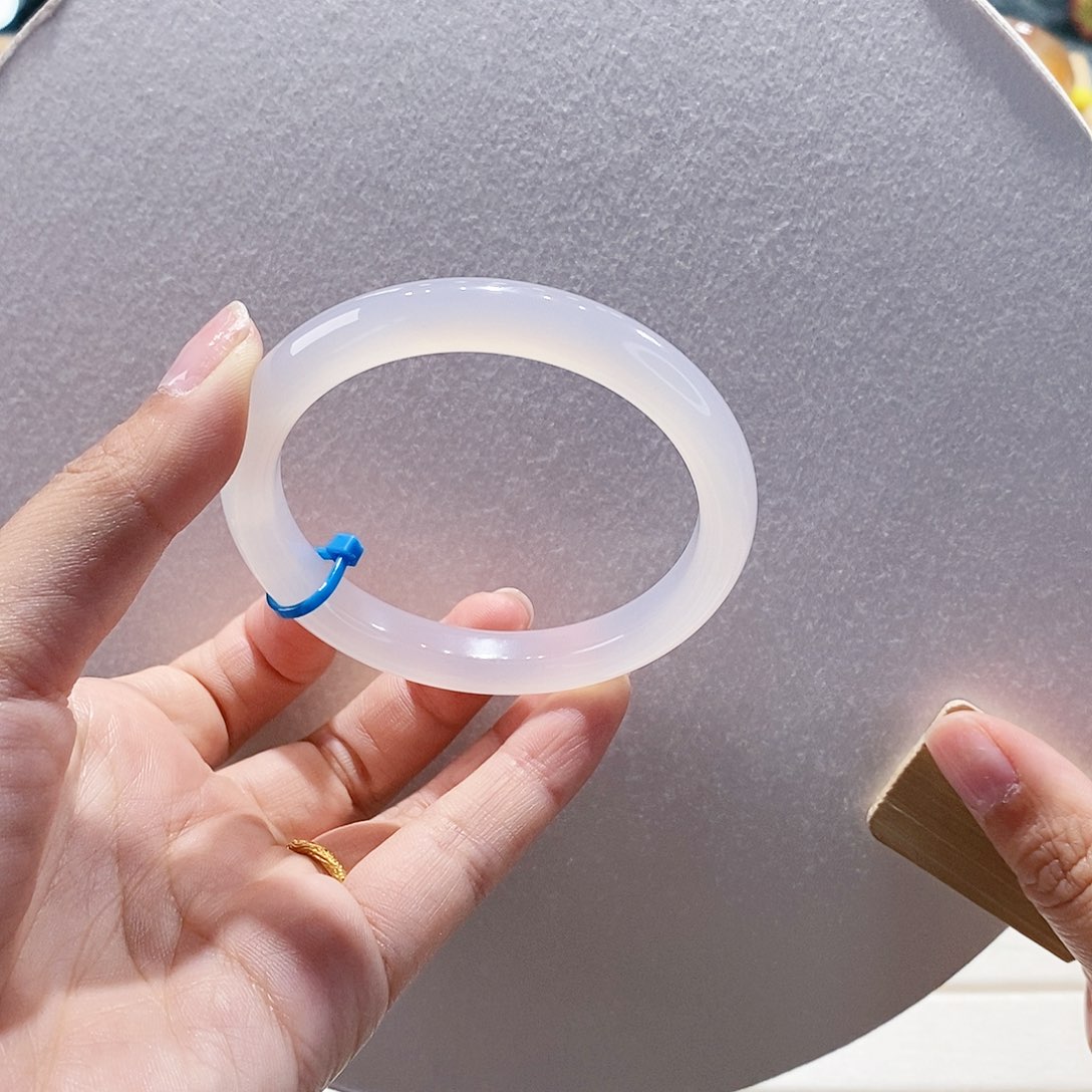 玛瑙/玉髓手镯未镶嵌56.4