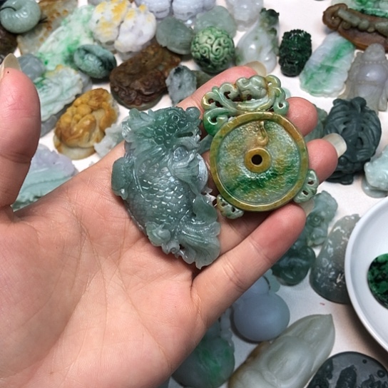 小***。定制翡翠未镶嵌翡翠