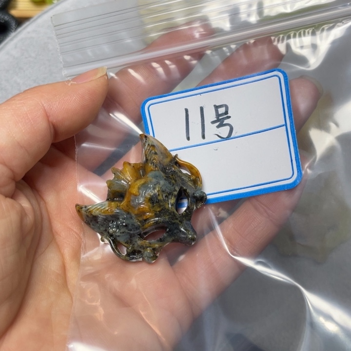 蛇纹石玉颈饰未镶嵌