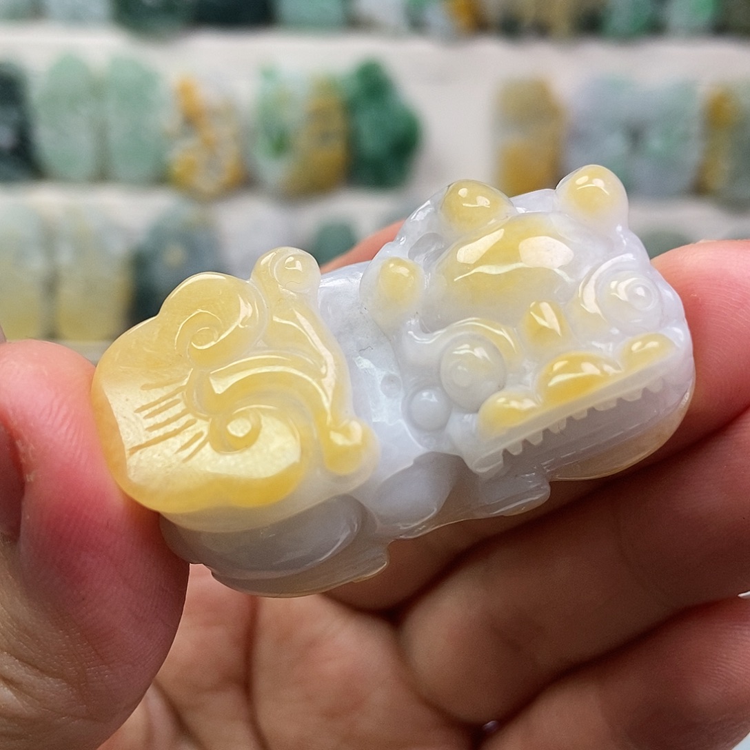 翡翠未镶嵌吊坠(赠链)