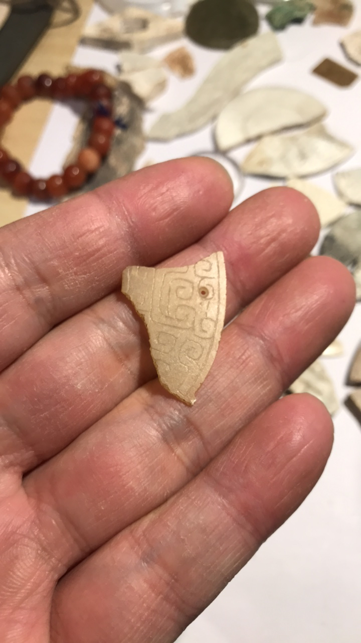 玉残片标本一个，