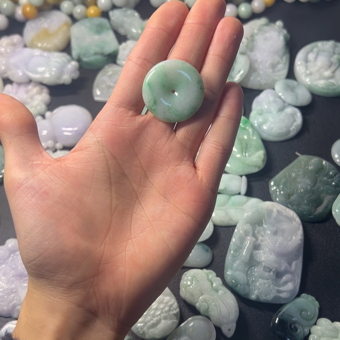 翡翠未镶嵌挂件06