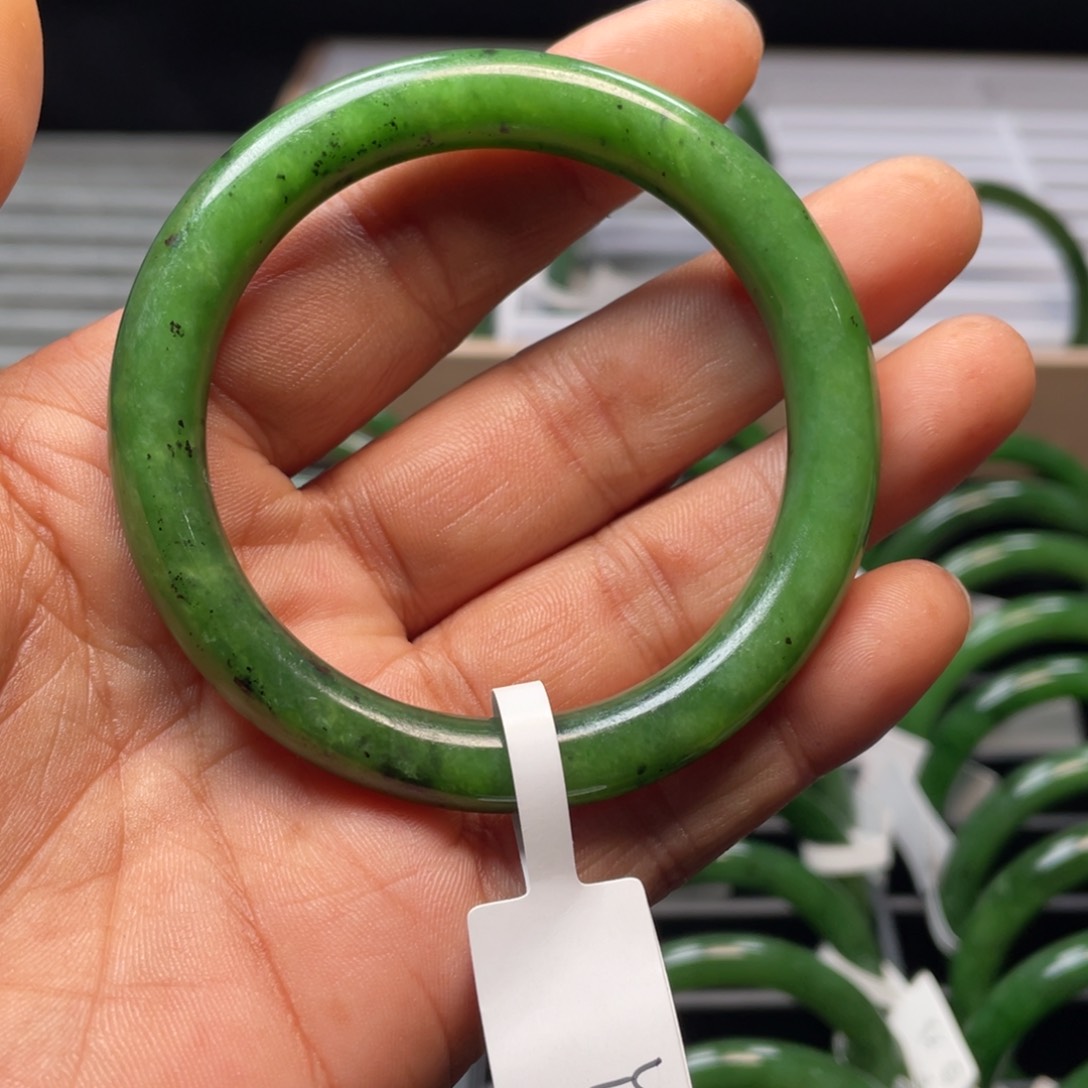 和田玉（碧玉）手镯未镶嵌瑕疵款