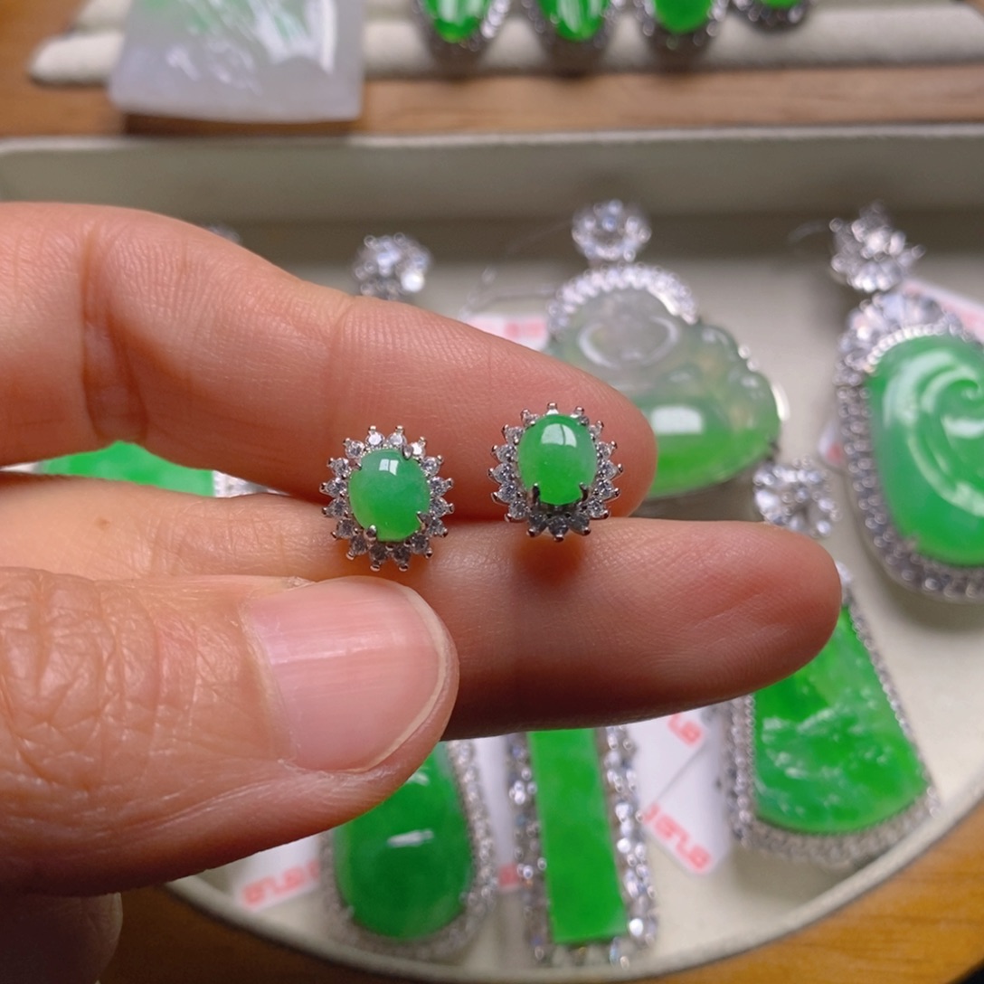 翡翠颈饰银S925镶嵌耳钉