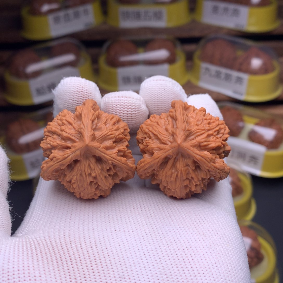 文玩核桃吊坠盘龙虎头奔