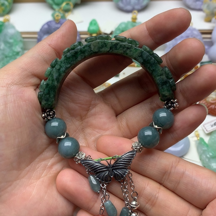 颈饰未镶嵌翡翠 