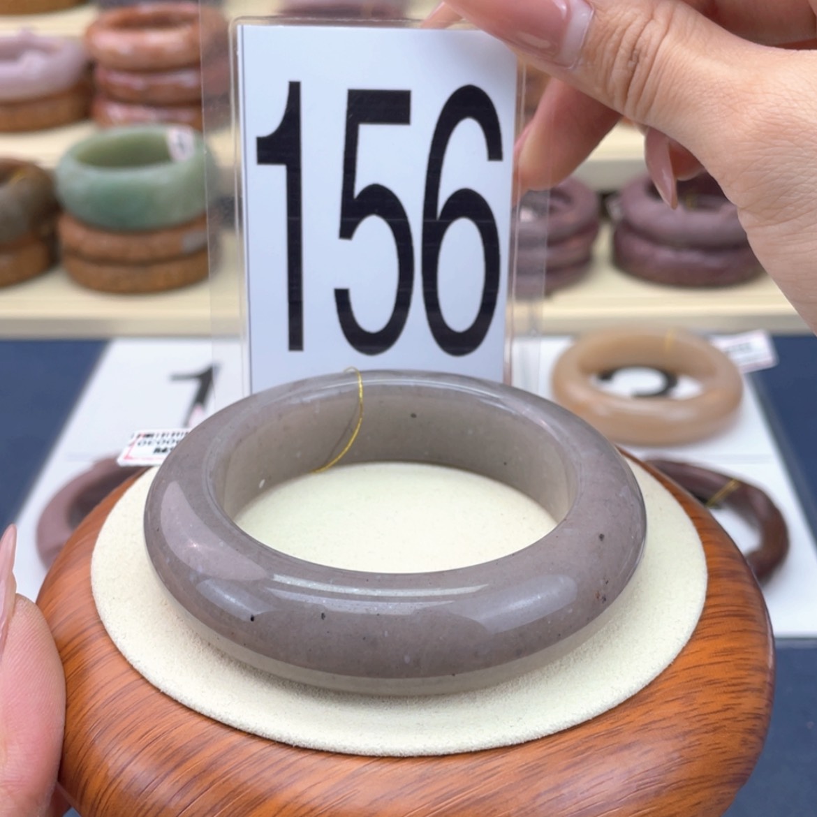 【闪购商品】石英质玉手镯未镶嵌