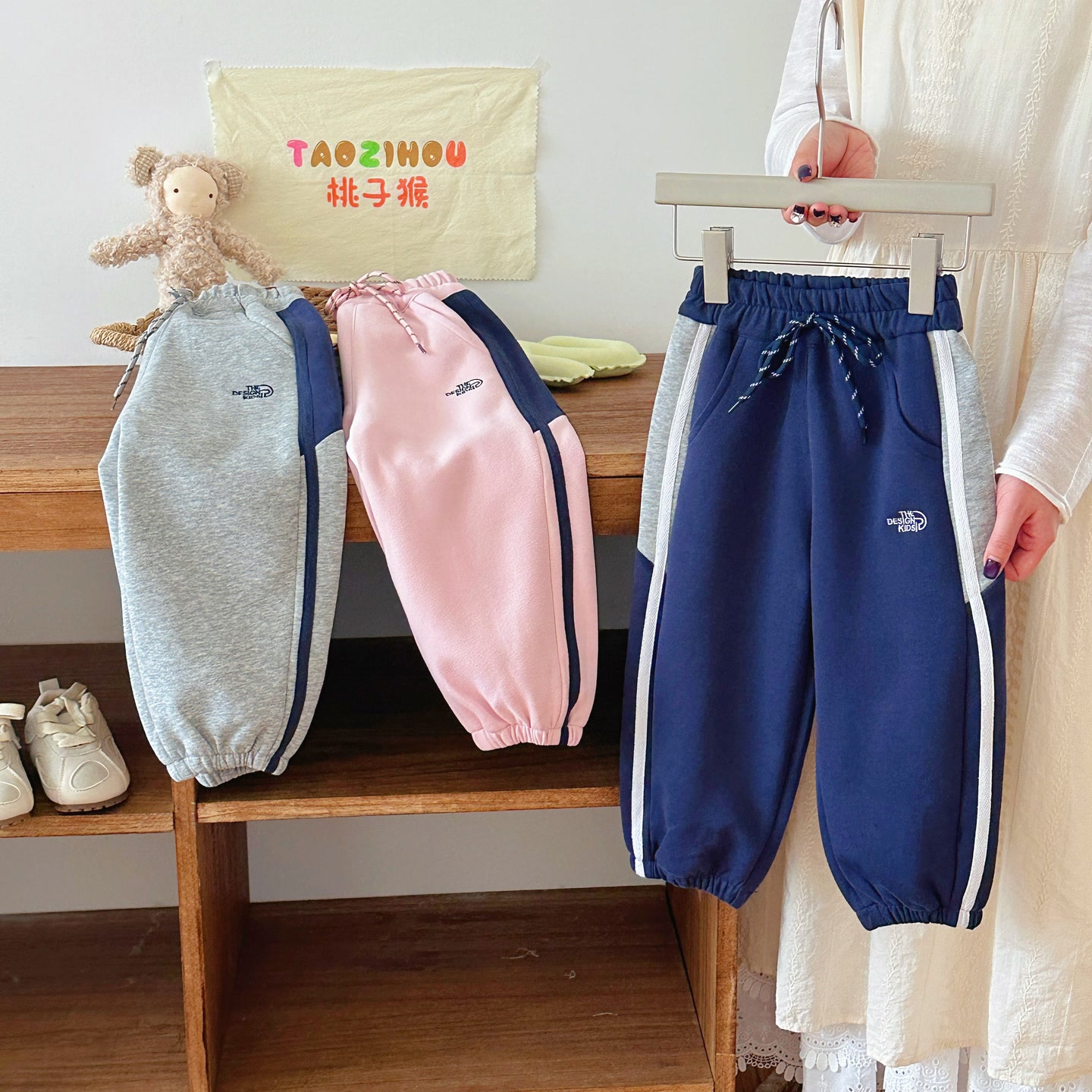 25年秋冬款男女童拼接束口防风裤HQ25730