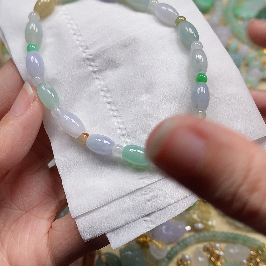 翡翠未镶嵌颈饰闪