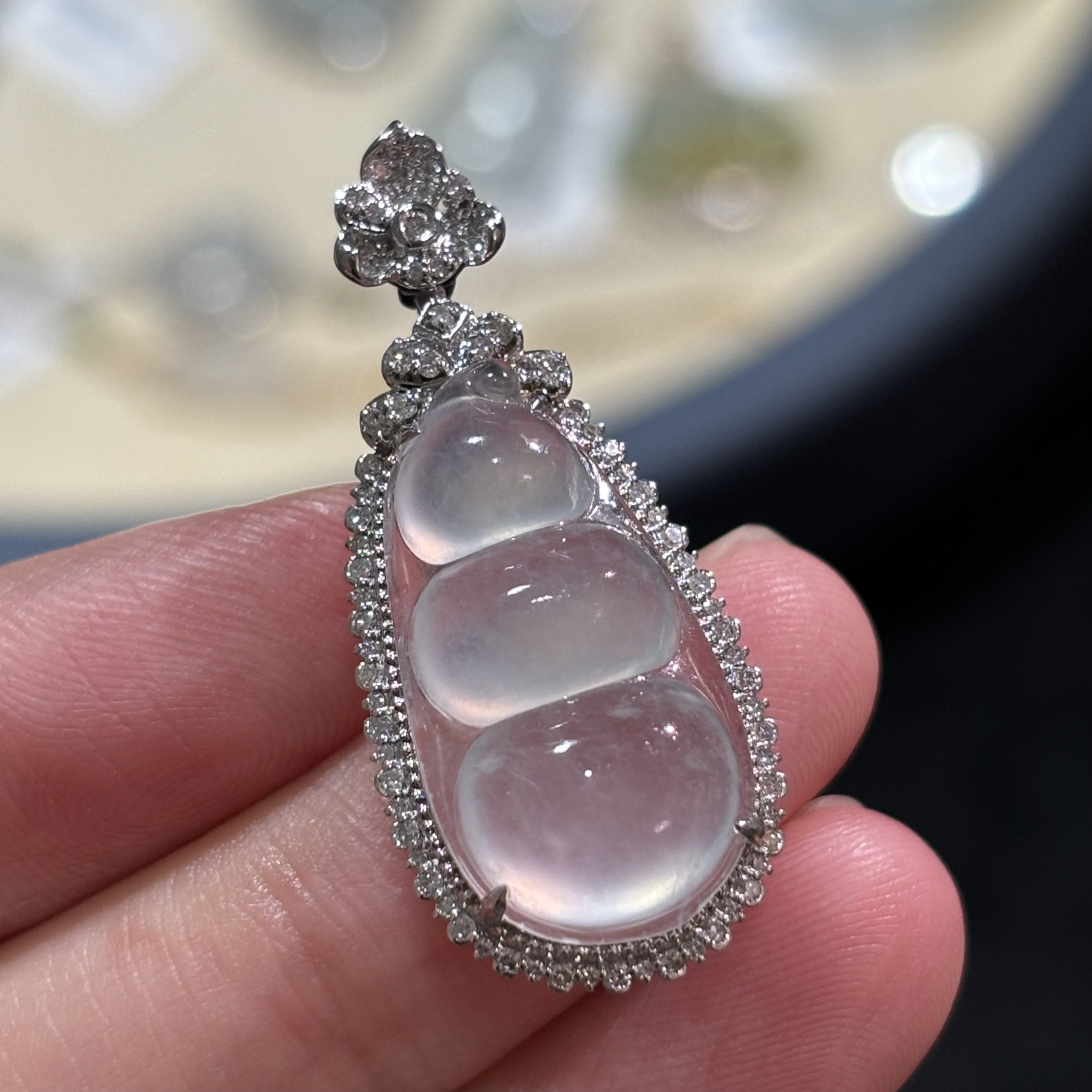 18k金天然缅甸A货翡翠豆子吊坠