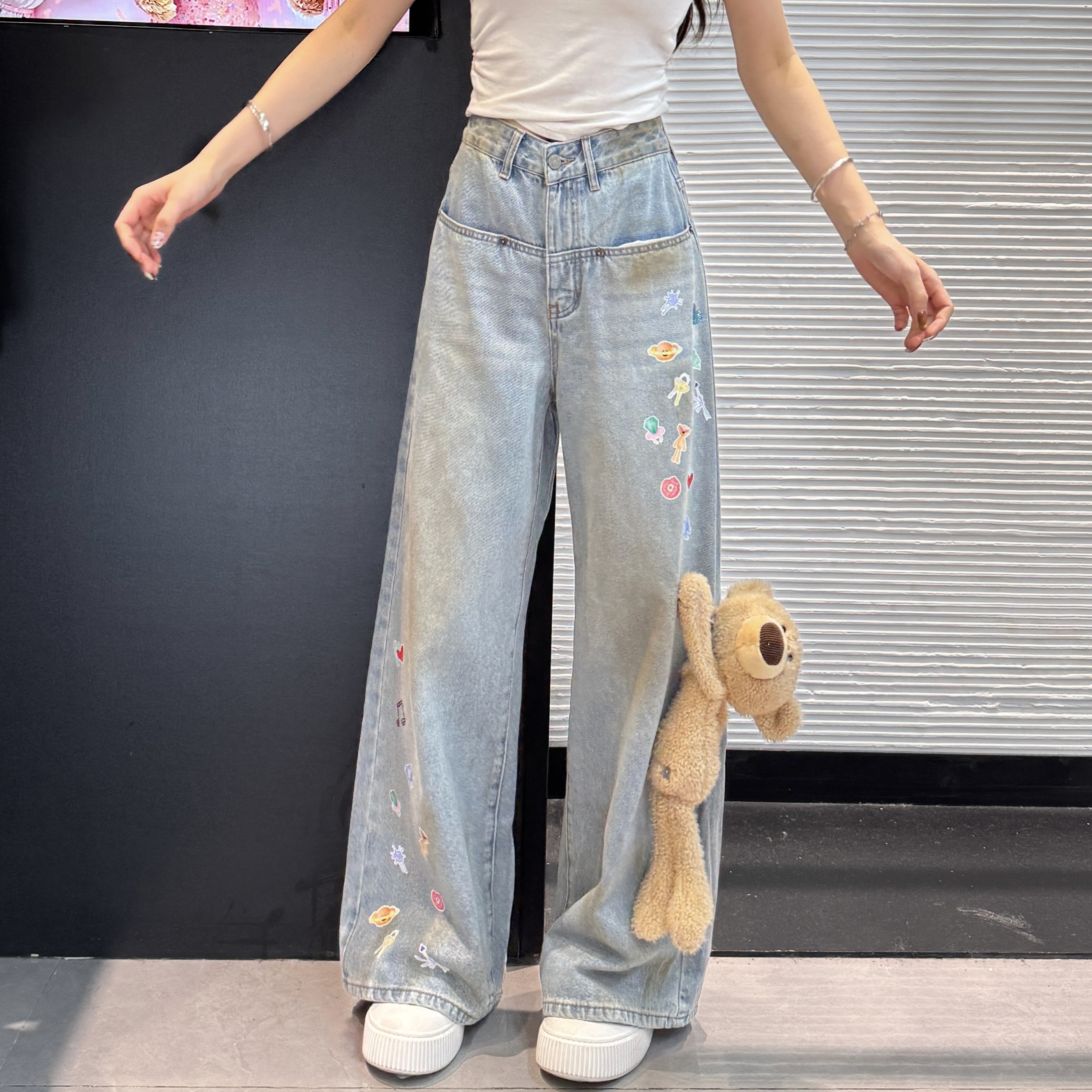 【 浮生若梦】早秋新款美式时尚做旧脏染设计刺绣牛仔休闲裤（143）