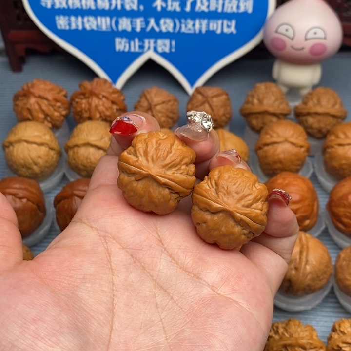 文玩核桃把件三*玉石方尊