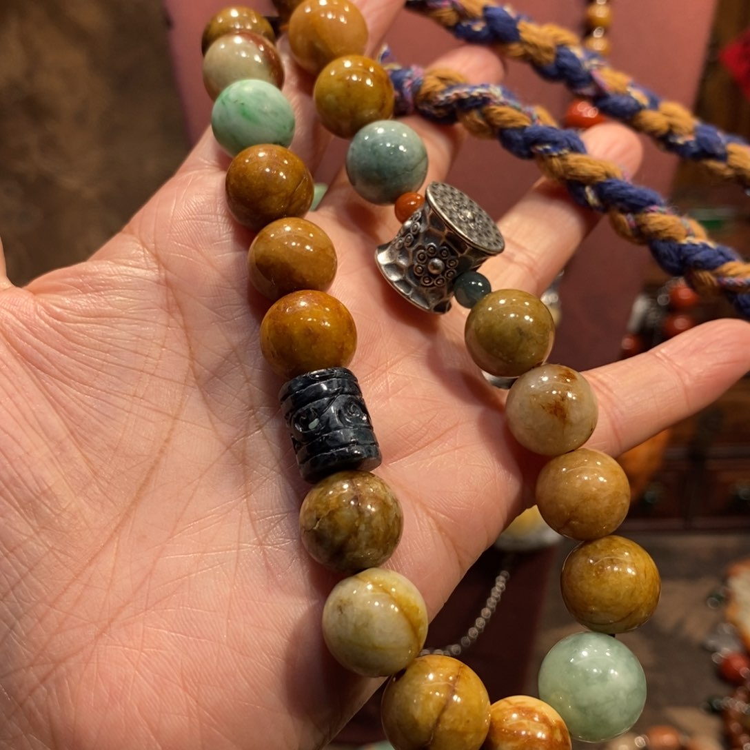 翡翠吊坠(赠链)未镶嵌