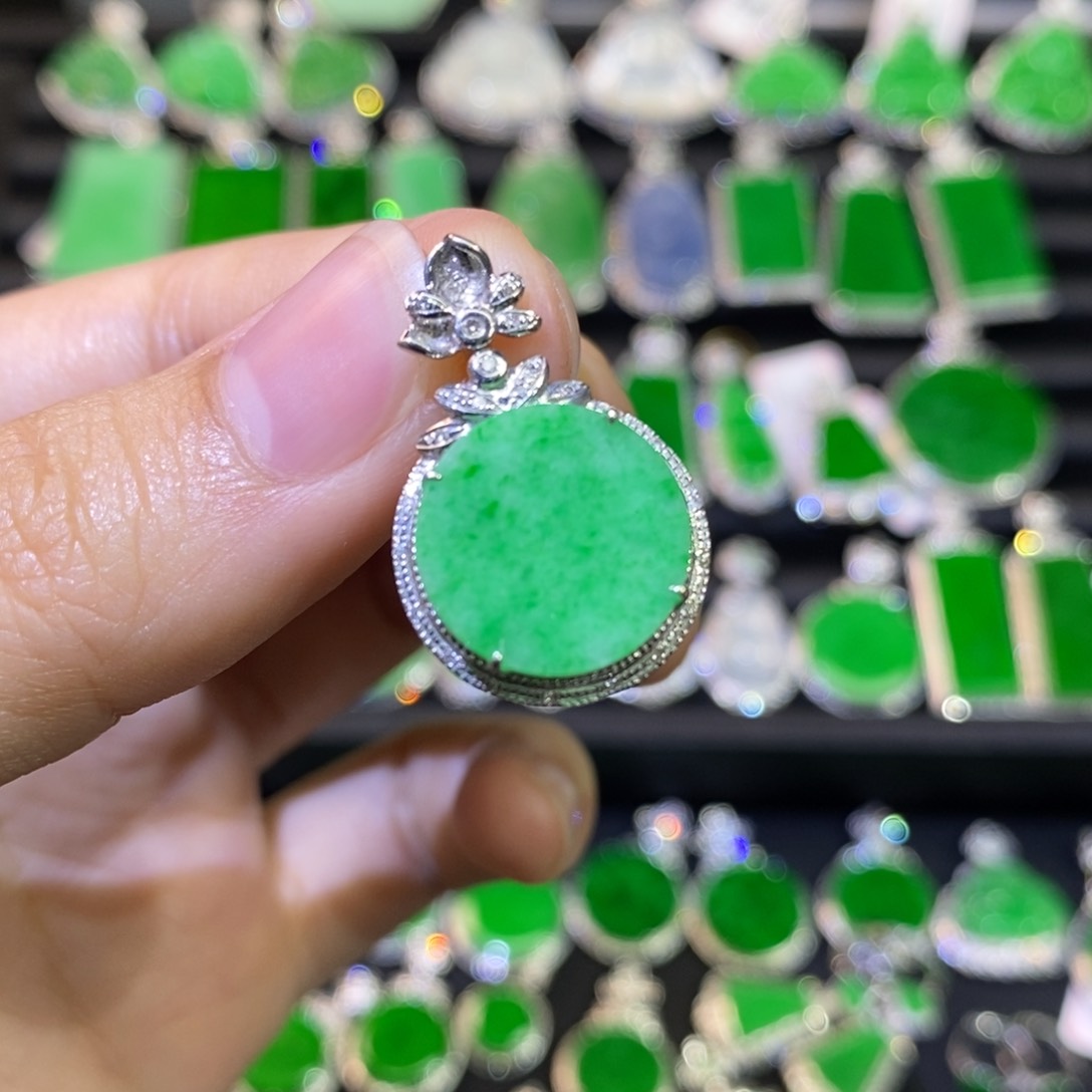 翡翠18K金镶嵌吊坠(不含链)