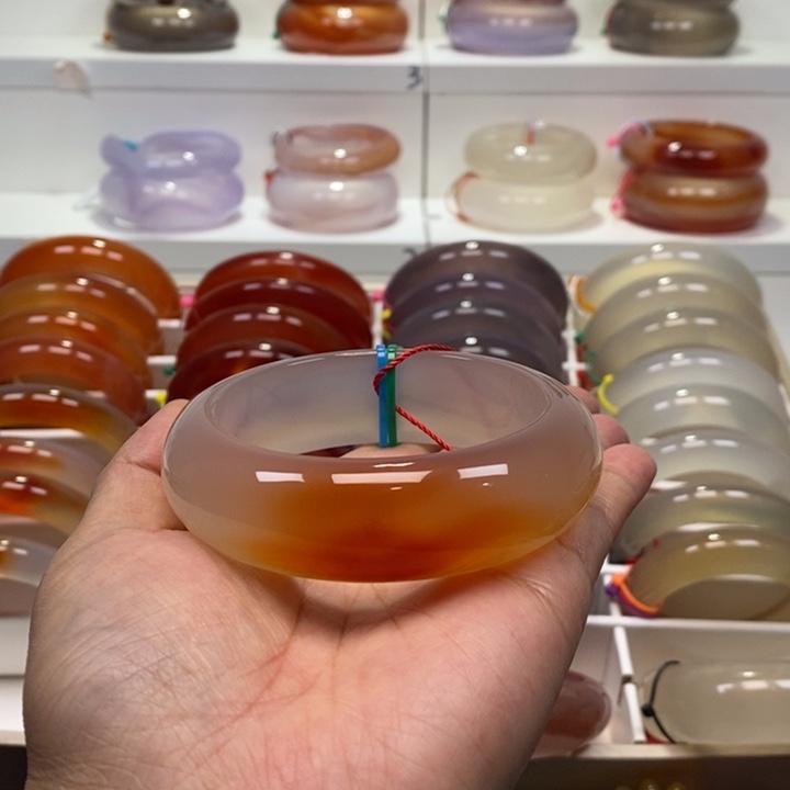 玛瑙/玉髓未镶嵌手镯圈口61.4纹雾 渐变