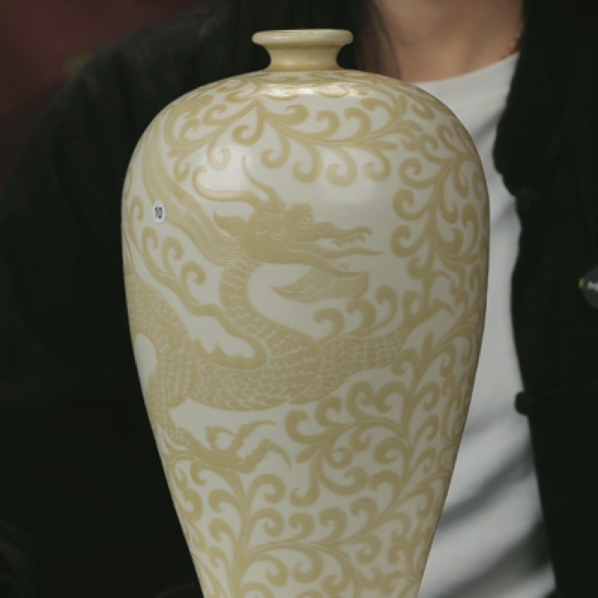 M定窑褐彩龙穿花纹梅瓶