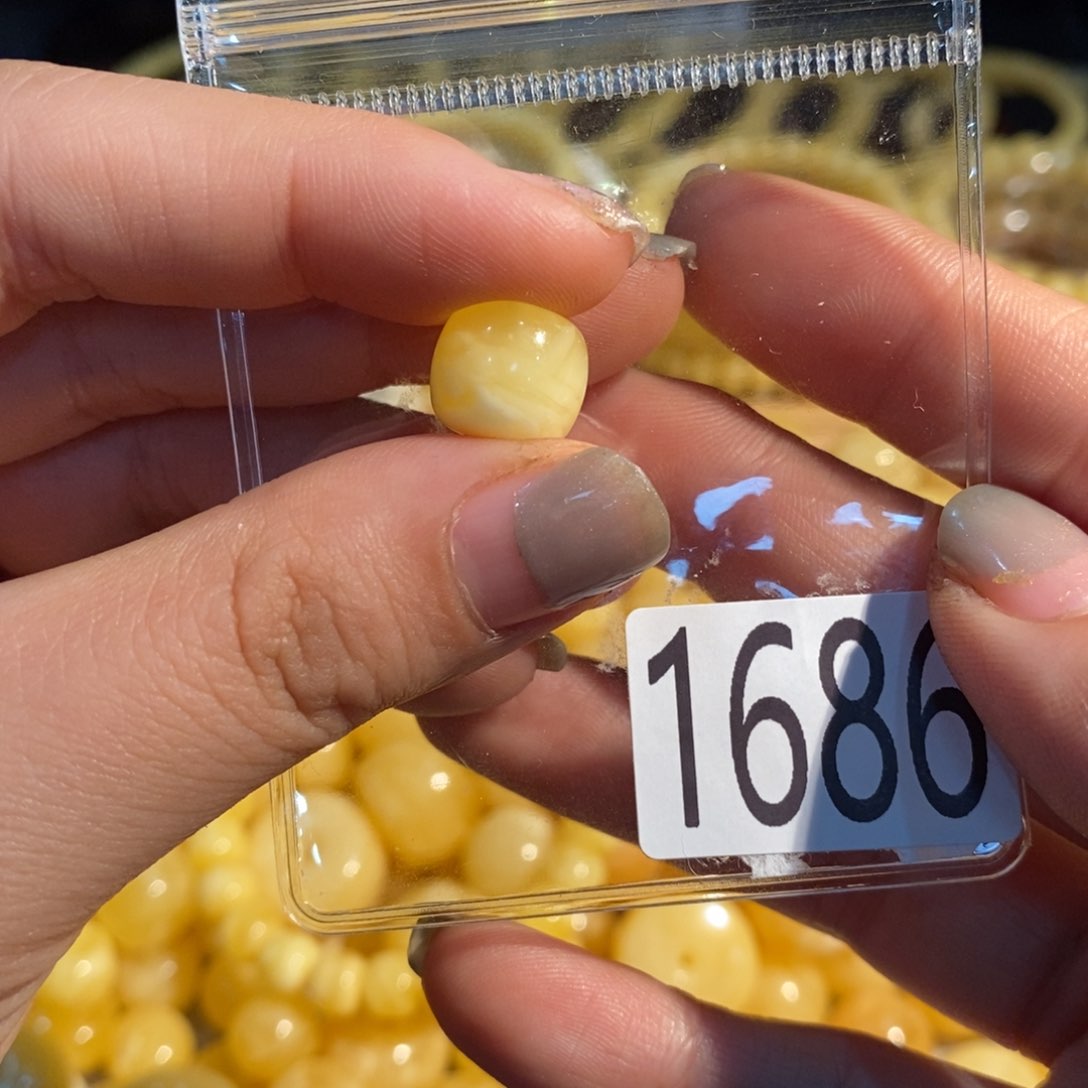 未镶嵌琥珀珠宝奇石1686