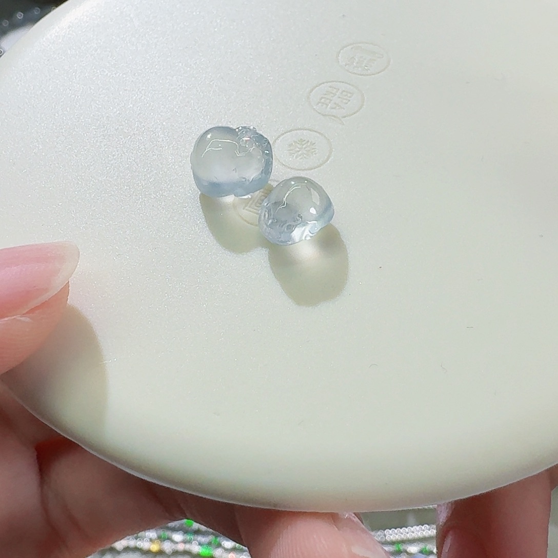 翡翠颈饰未镶嵌金蟾一对