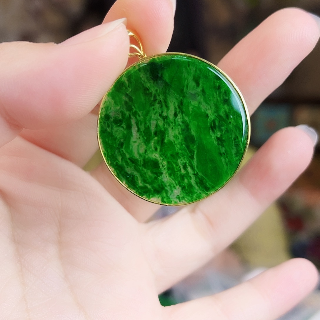 翡翠18K金镶嵌颈饰吊坠