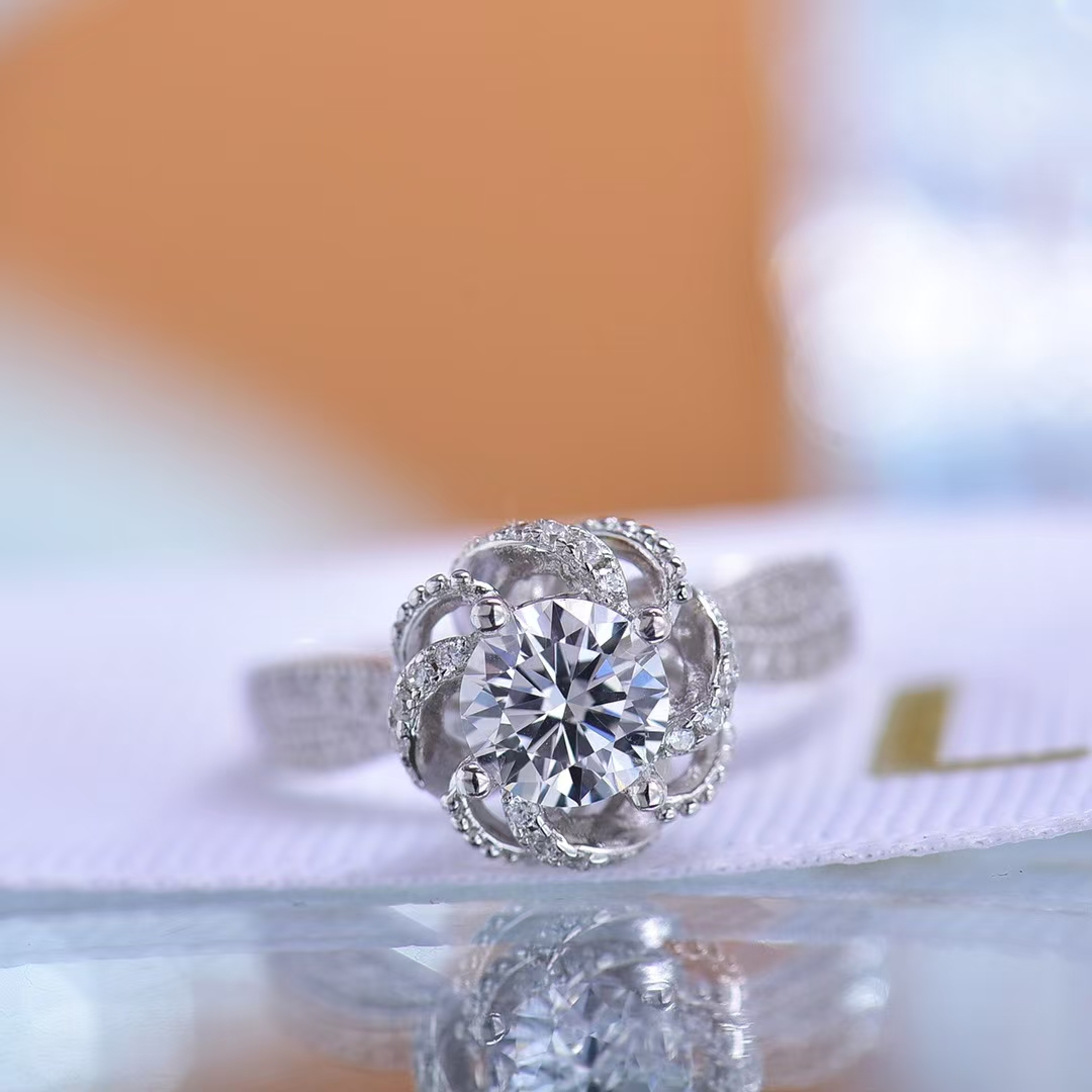 925银莫桑石戒指 【玫瑰喷泉】闭口镶嵌经典女婚戒轻奢商场品牌同款