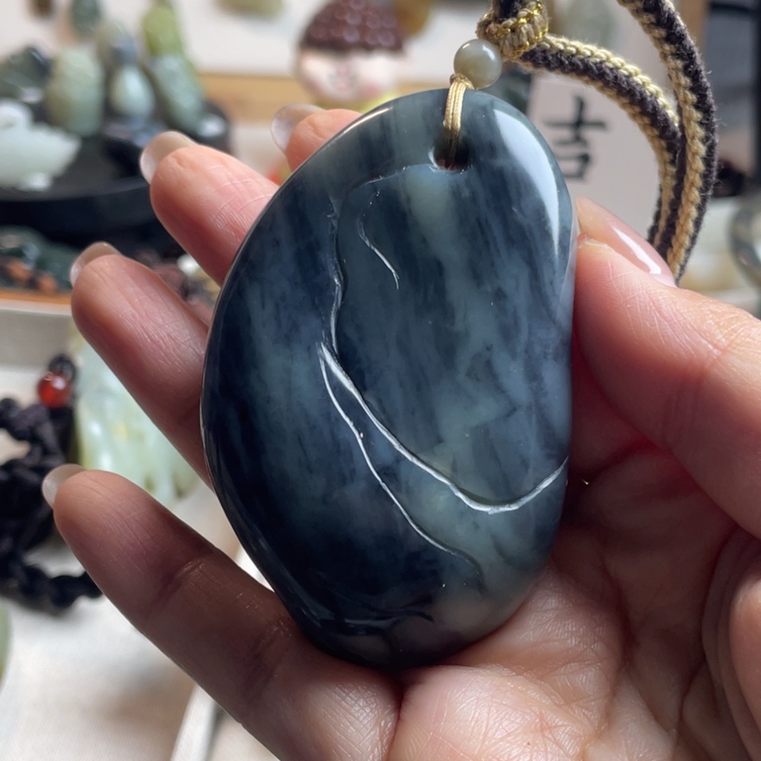 和田玉未镶嵌把件